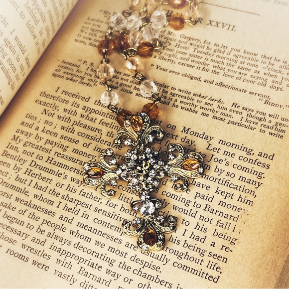 Cross Pendent Necklace - Picture 4 of 7